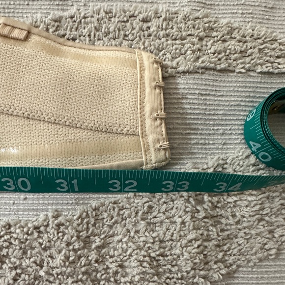 Lilyette Convertible Strapless, Size 42C Underwire Style 0983, Light Beige - Picture 11 of 14